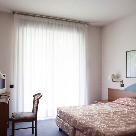 Roero Park Hotel Sommariva Perno Exterior photo